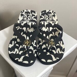 Tory Burch Black and Cream Patterned Flip Flops